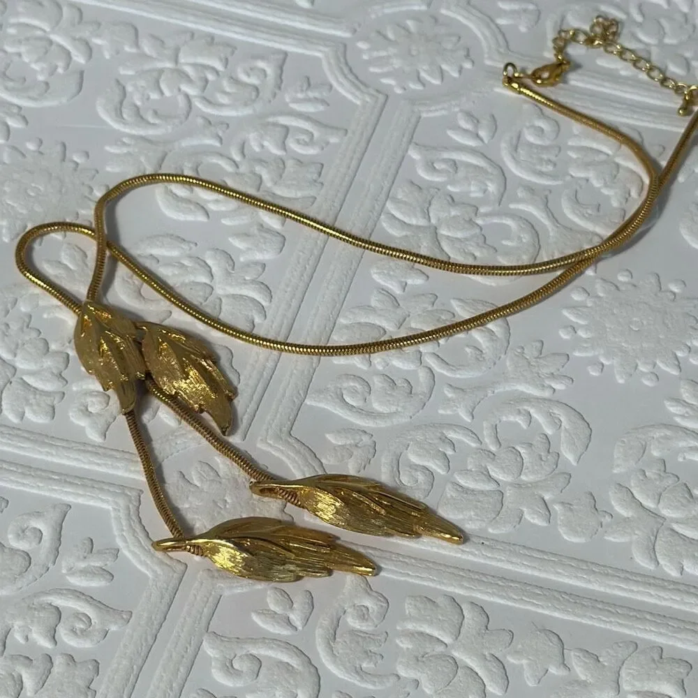 Vintage Gold Tone Y Drop Rope Chain Gold Brush‎ Leaf Pendant Bolo Style 16”- 19”
